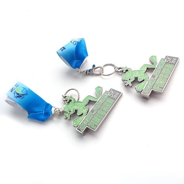 Rifornimento della fabbrica della Cina Finitore personalizzato in metallo Medaglie per perni economici Medaglia smaltata per ciclismo a forma di stella in metallo speciale a forma di stella d'oro