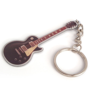 Portachiavi con carattere di base in metallo all'ingrosso per chitarra classica marrone personalizzata