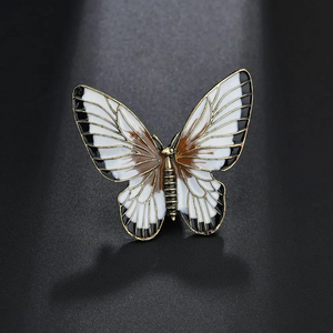 Perni personalizzati all'ingrosso Logo in metallo Spilla smaltata a farfalla morbida con risvolto