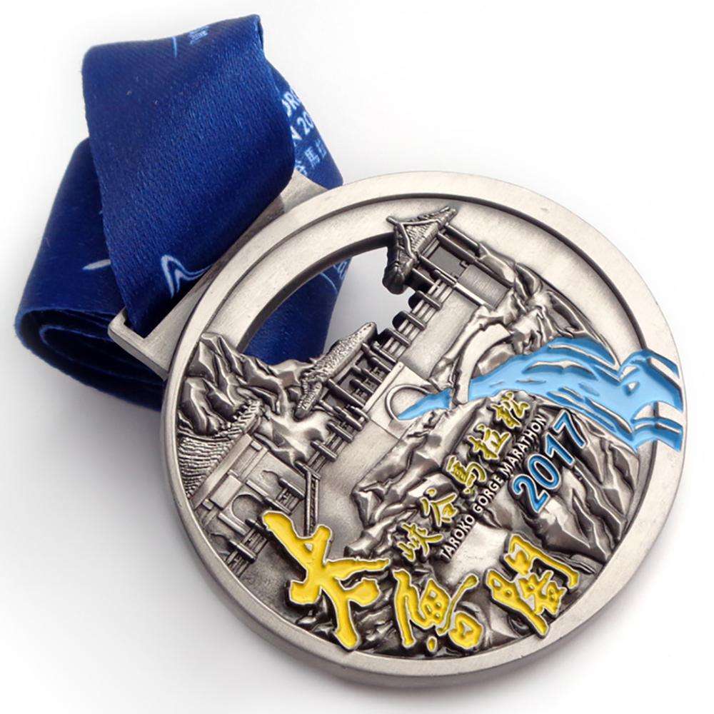 Medaglie sportive in metallo Medaglia della maratona Sport Souvenir Regalo Medaglia da corsa a forma di scarpe personalizzate