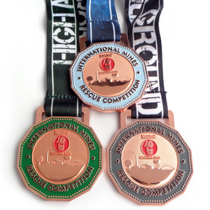 Custom Us Miraculous Medal Holder Sports Karate / Calcio / Calcio / Medaglie di maratona con cordino