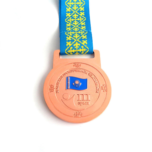 Medaglia d'oro per lo sport con medaglia d'oro per la maratona in bianco su misura a buon mercato