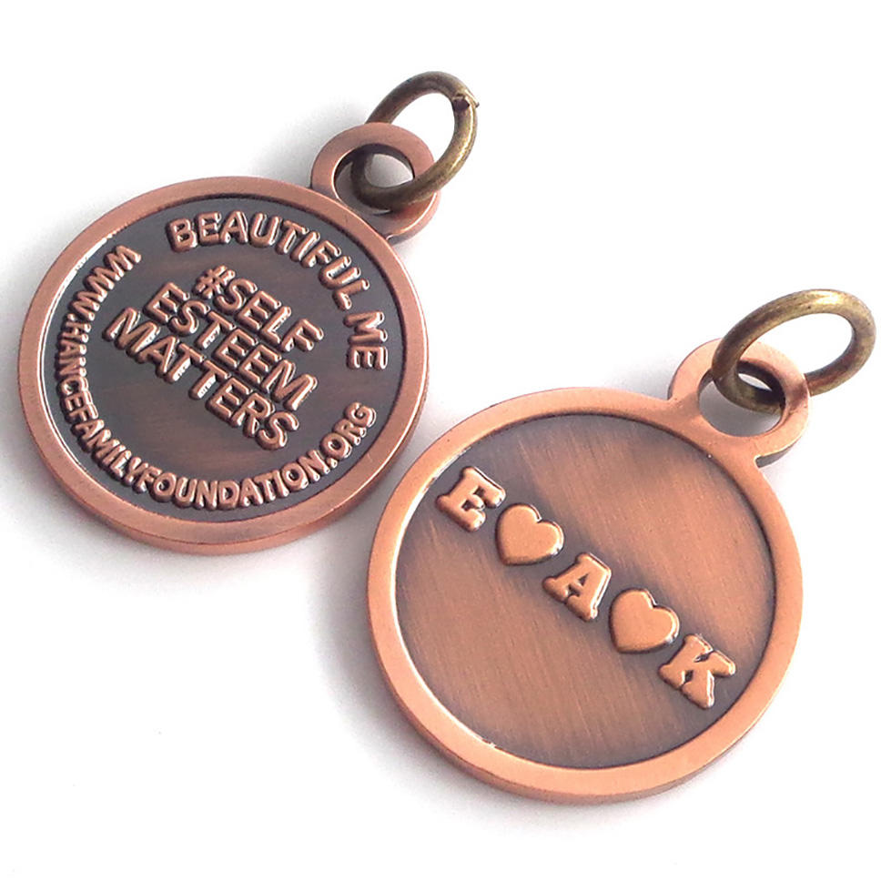 Logo personalizzato all'ingrosso della fabbrica OEM con incisione di piccole etichette in metallo personalizzate per gioielli