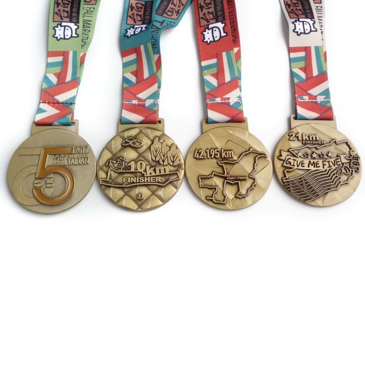 Medaglia di carnevale colorato personalizzato economico promozionale con nastro Medaglia di calcio con doppio logo placcato personalizzato 3D con nastro La