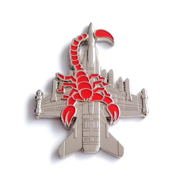 Spilla da bavero con ali pilota morbide perni smaltati in metallo personalizzato di fabbricazione OEM