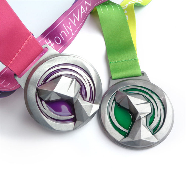 Medaglia su ordinazione in lega di zinco d'ottone di sport del metallo su ordinazione di logo 3D di fabbricazione dell'OEM per la personalizzazione di calcio