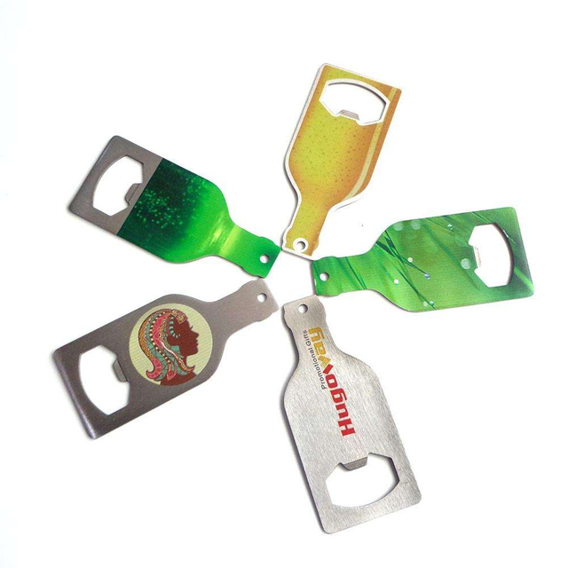 Logo personalizzato su un lato dell'apribottiglie dell'acciaio inossidabile di forma della bottiglia di birra su ordinazione dell'OEM