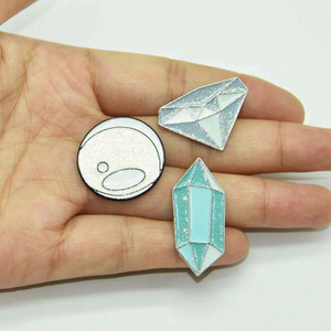 Nessuna produzione minima di creatore di spille Spille diamantate con risvolto smaltato morbido personalizzato in metallo personalizzato