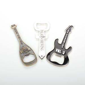 Design gratuito Artigianato in metallo Fabbricazione Apribottiglie per chitarra con targhetta per cani in ferro personalizzato